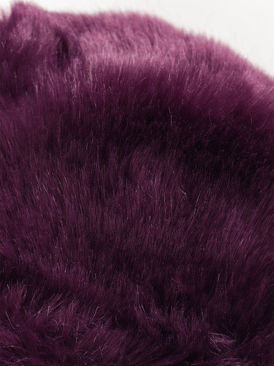 Фиолетовая меховая шапка